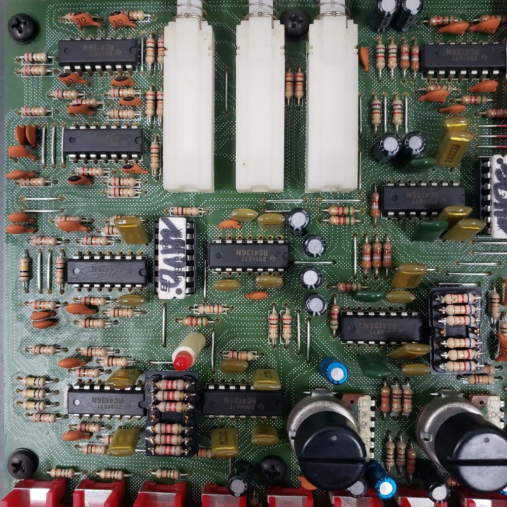 *SEE VIDEO* -Powers Up- AudioControl 4XS Programmable Electronic Crossover