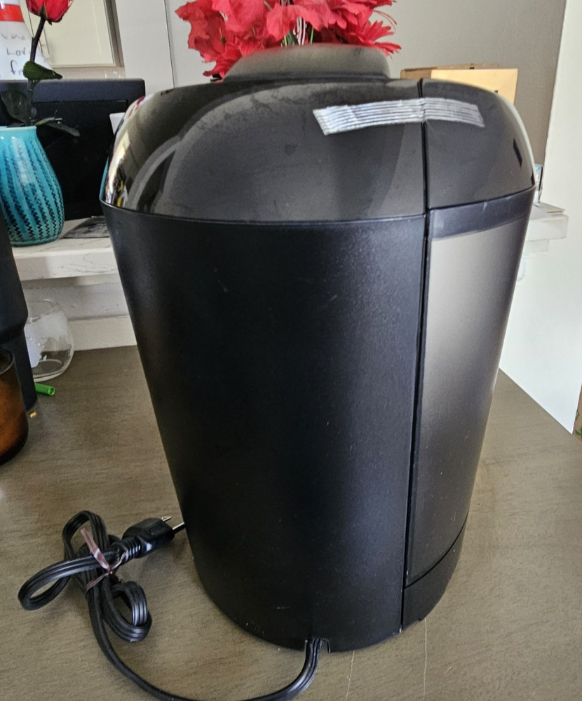 Keurig Single Cup Brewing System Coffee Maker Model B40 NOB