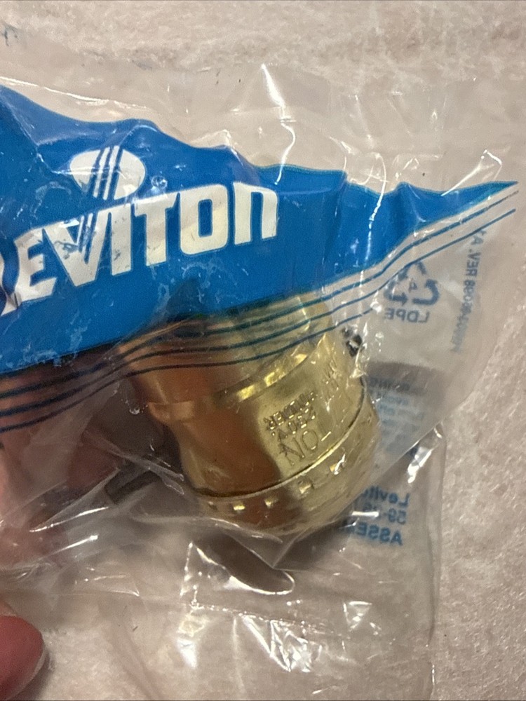 Leviton Shell Lamp Holder Aluminum Medium Base 6098-PG