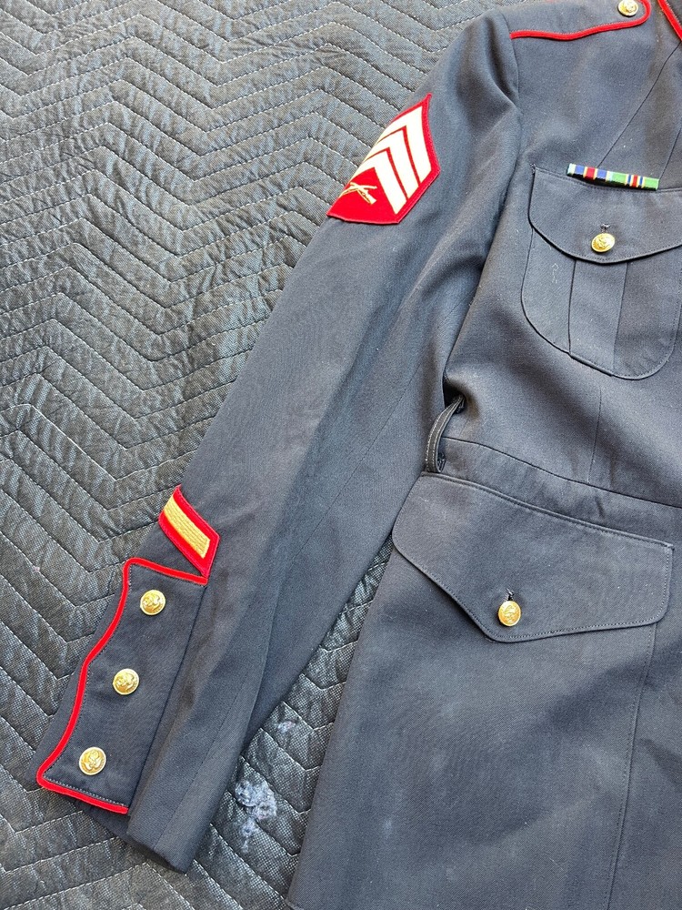 USMC Uniform Jacket W/ Medals Sz 41L