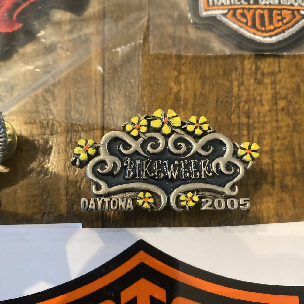 HARLEY-DAVIDSON PATCH AND PIN LOT