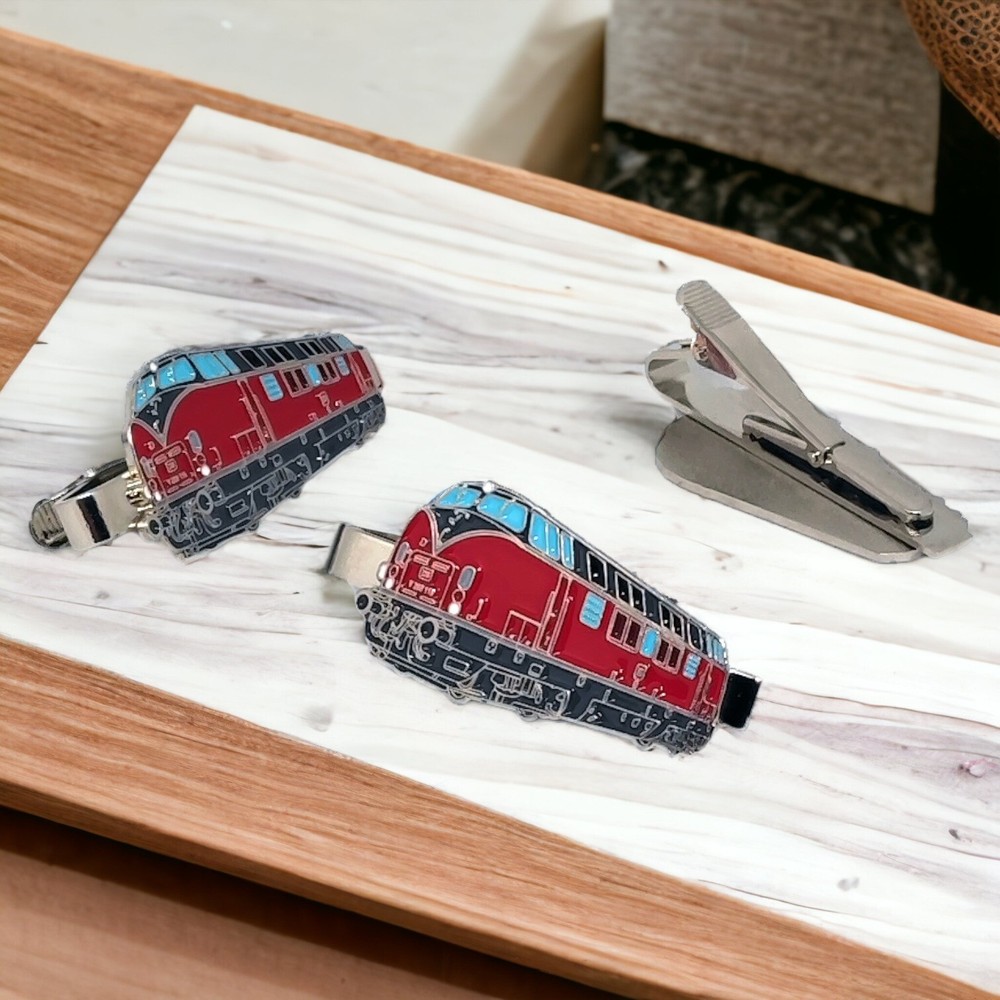 Tie clip locomotive V200