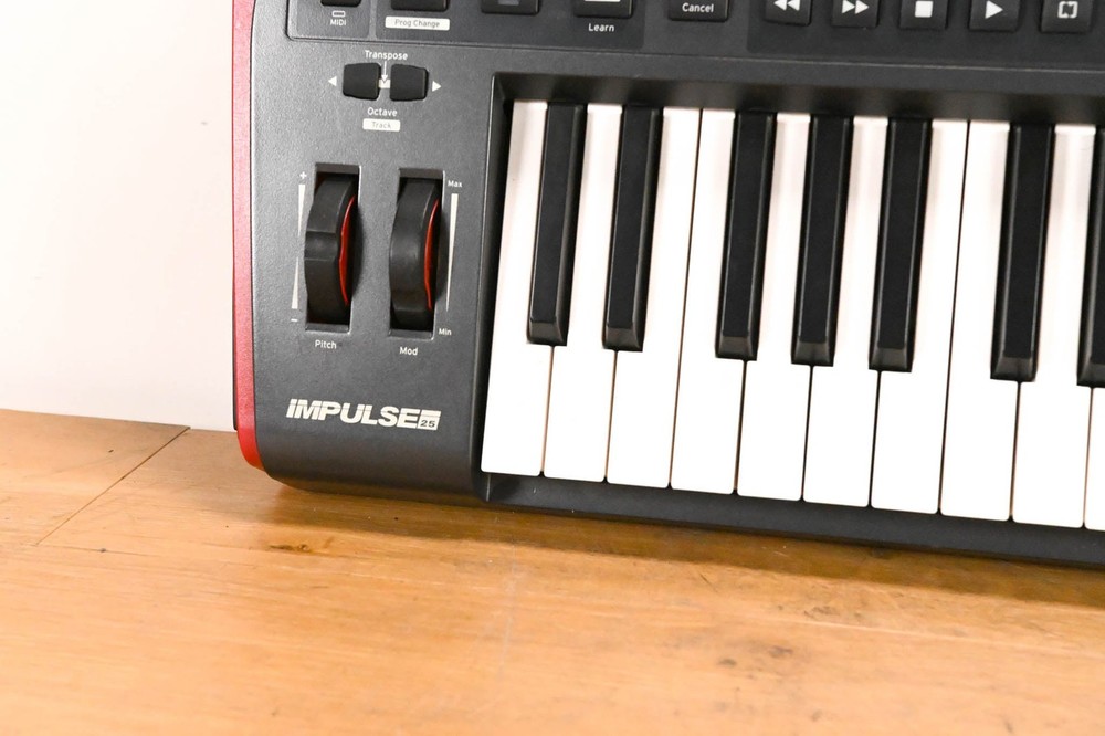 Novation Impulse 25 25-Key MIDI Keyboard Controller CG01ZDD