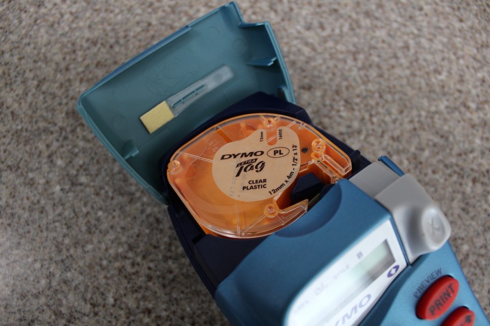 dymo letra tag label maker