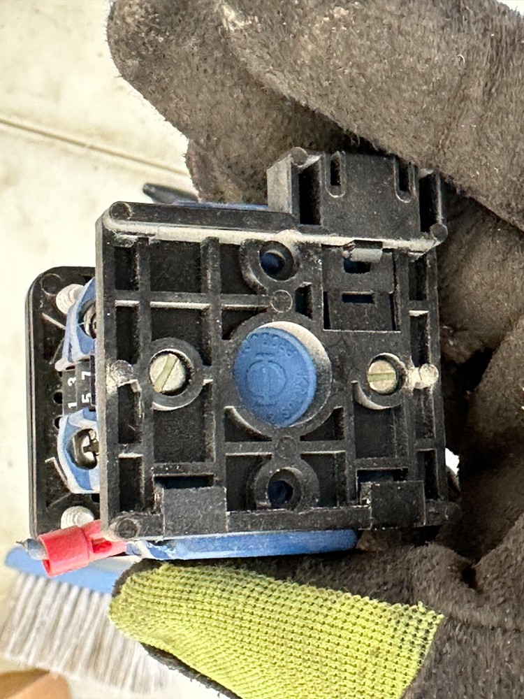 Kraus & Naimer Handheld Automatic Rotary Switch CG10