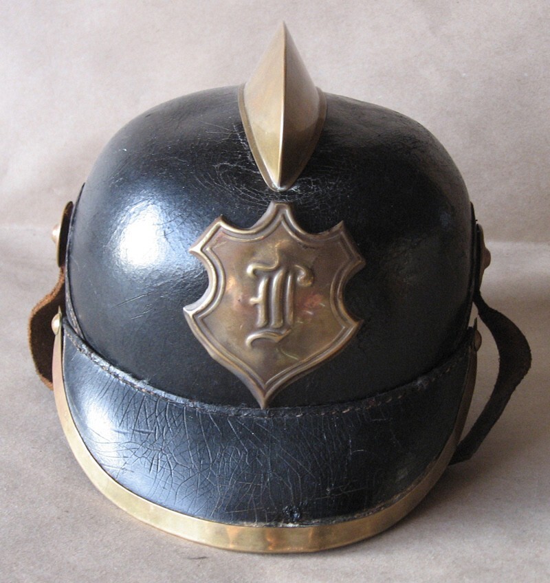 ANTIQUE GERMAN LEATHER FIREMAN HELMET / ca 1920s