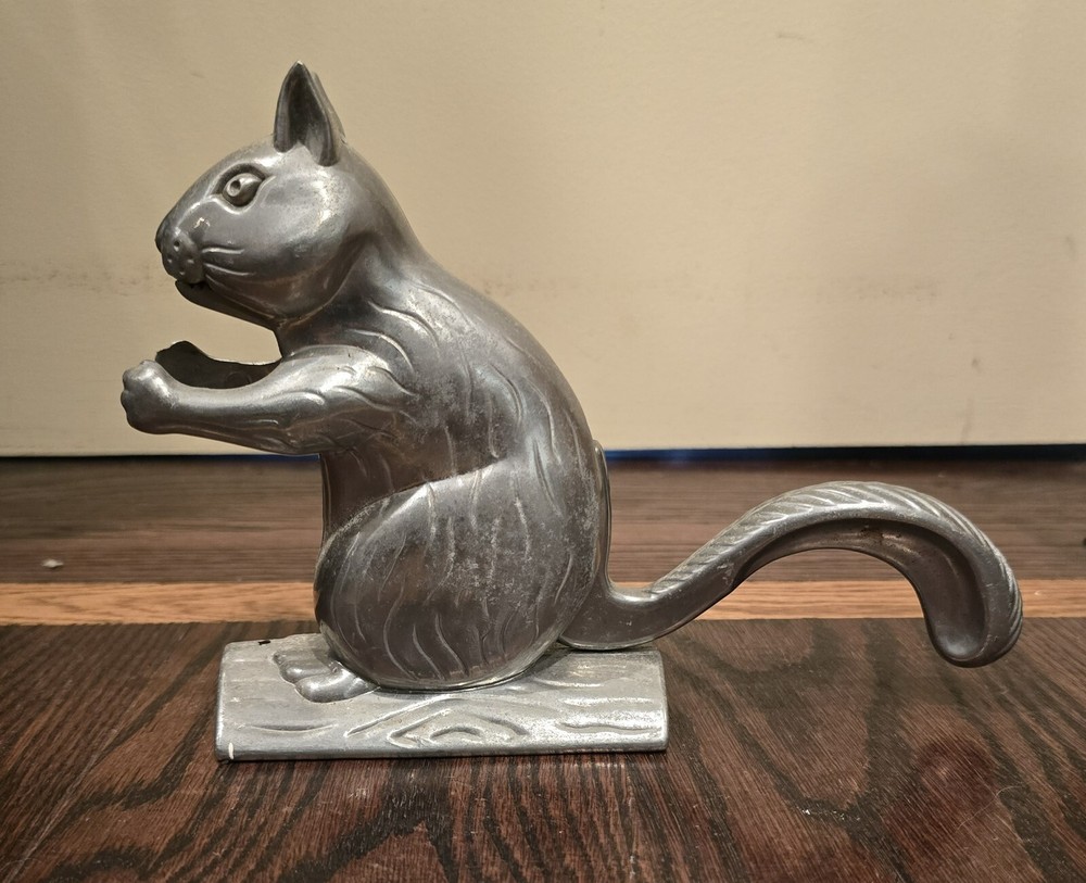 Metal Squirrel Nutcracker