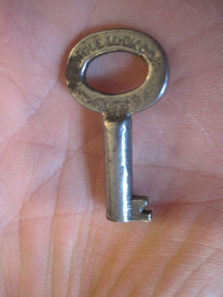 antique steamer trunk baggage luggage key eagle # 178 padlock lock hardware