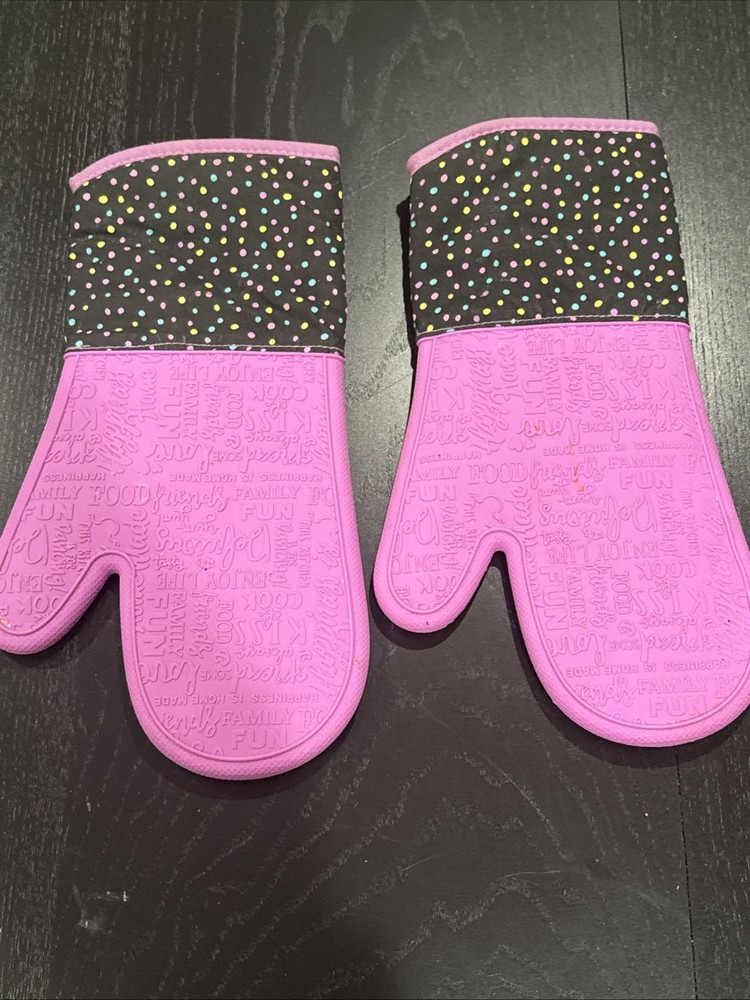 Krumbs Kitchen Silicone Oven Mitts. Set Of 2. Preowned