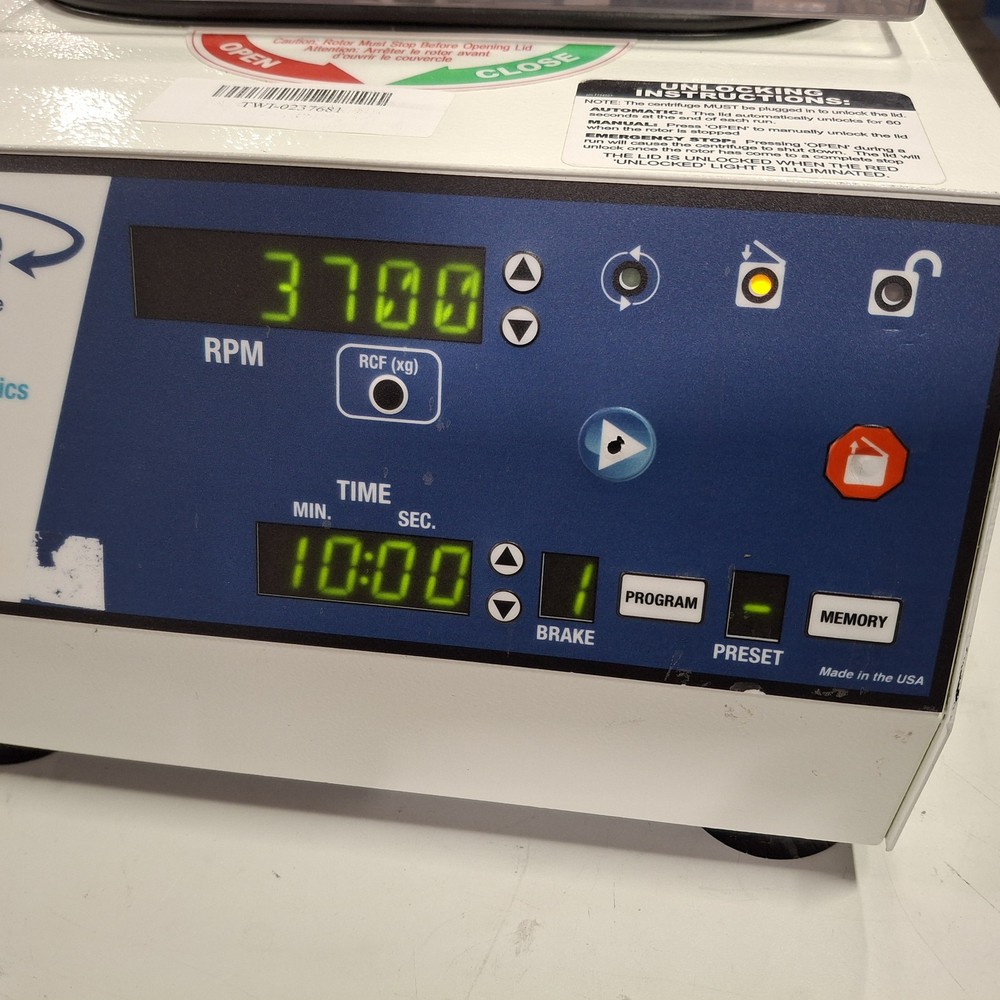 Drucker Diagnostics 842VES Centrifuge