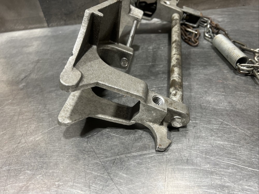 Sycat Canada Ground Cluster Bar For Pole Mounting Used Surplu