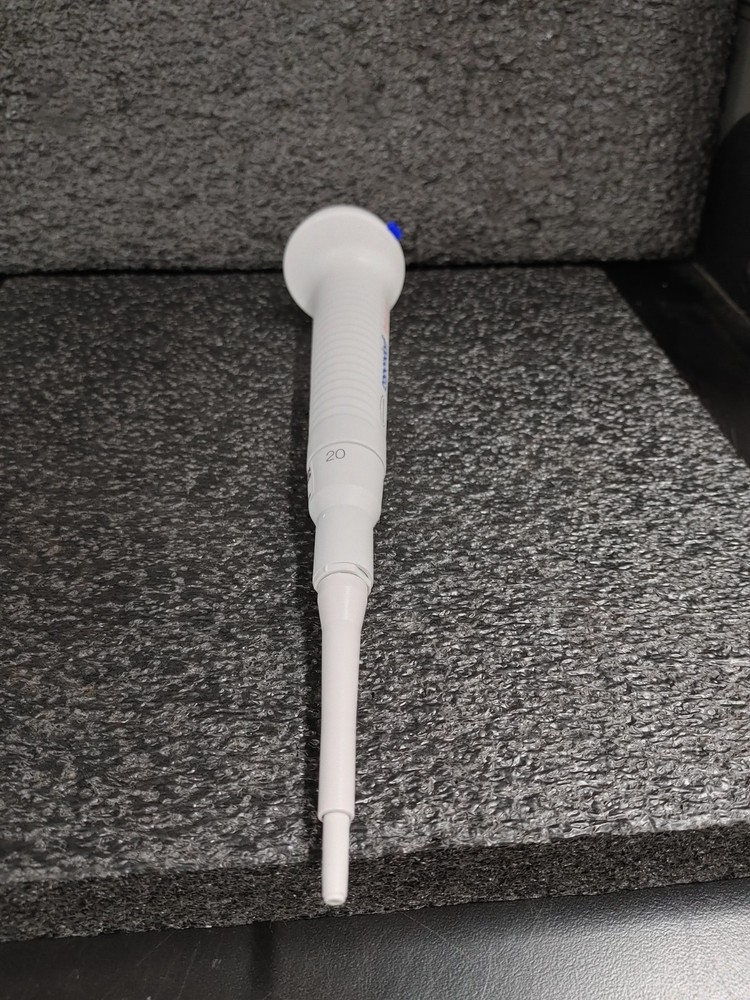 EPPENDORF REFERENCE 2-20μL Single Channel Adjustable Mechanical Pipette