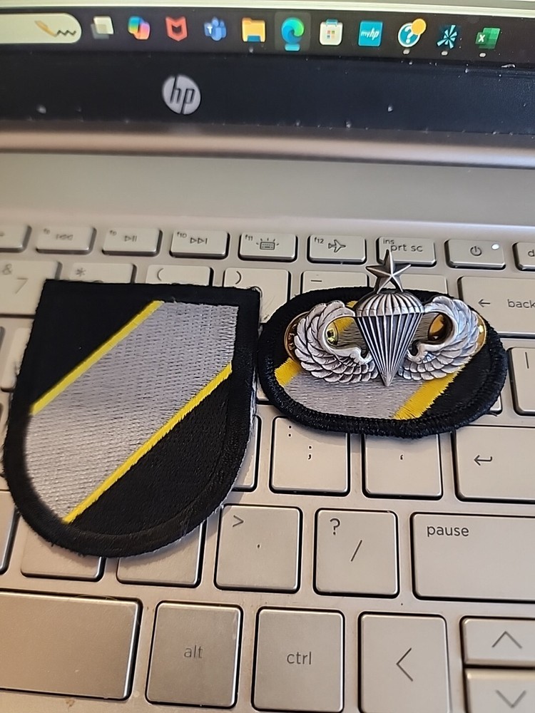 Joint Special Operations Command Oval-Flashing Sterling Silver Jump  Wings