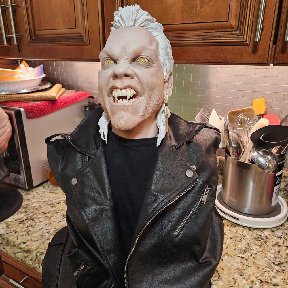 David Lost Boys vampire keifer sutherland torso bust