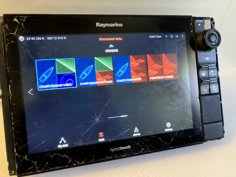 Raymarine eS127 MFD Chartplotter GPS Radar Display E70284 – Works CRACKED SCREEN