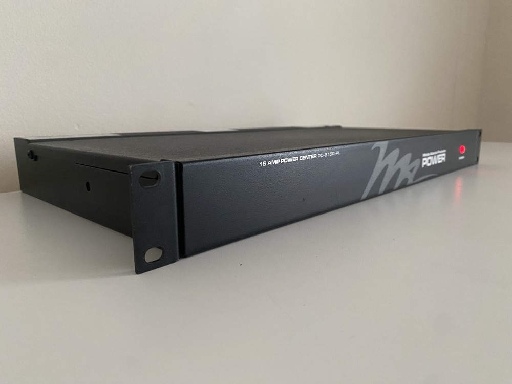 Middle Atlantic Products PD-815R-PL Rackmount Power Center