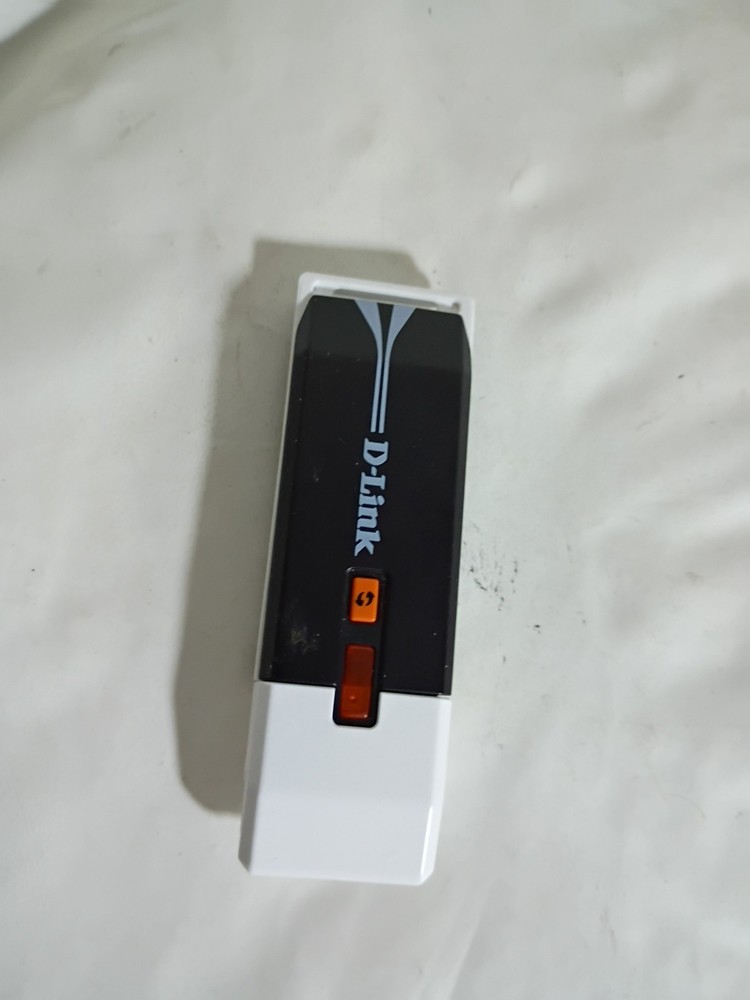 D-Link DWA-140 Wireless N USB Network Adapter 2.4GHz – Pre-Owned