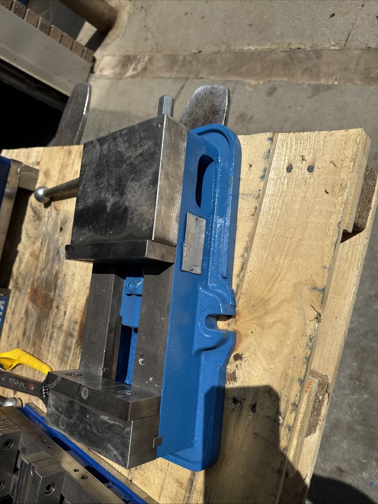 Kurt 6” Precision Machine Vise Model D60 (av13
