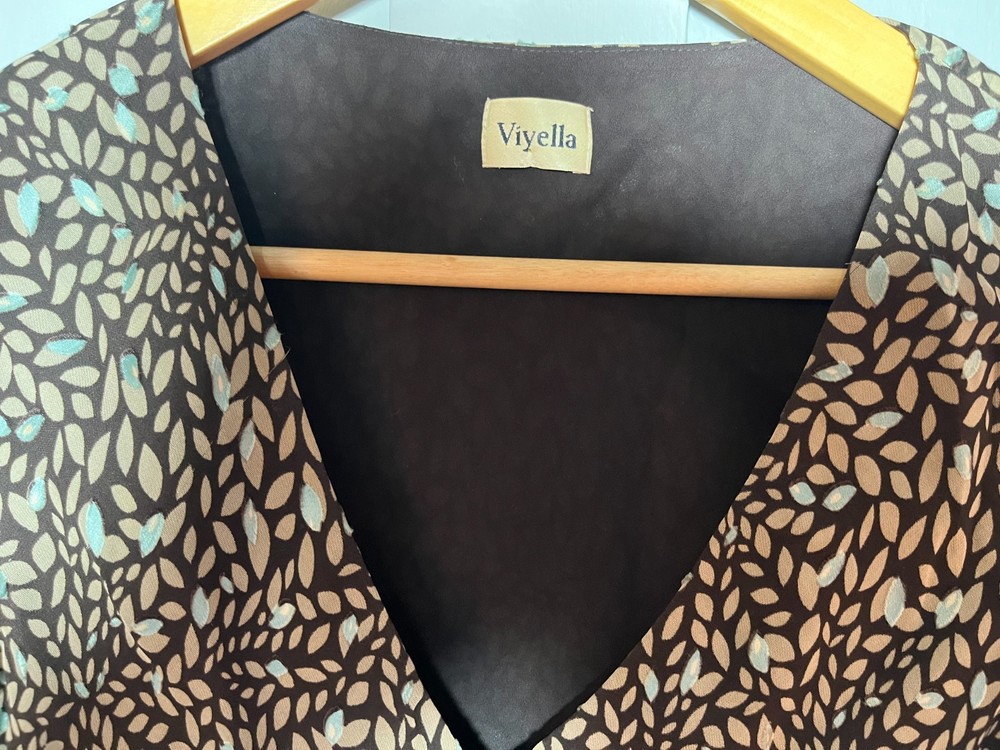 Viyella 3 piece set Size 14 80% Silk Brown & Blue Leaf Pattern