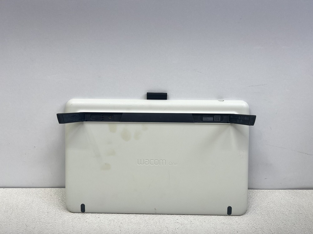 Wacom One Digital Drawing Tablet with Screen - 13.3 inch -