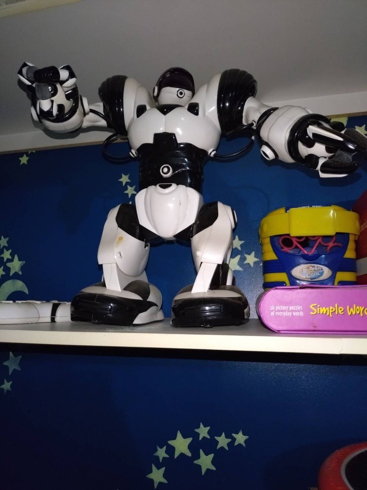 WowWee Robosapien Model 8081 14" Interactive Robot Humanoid 2004 w Remote WORKS!