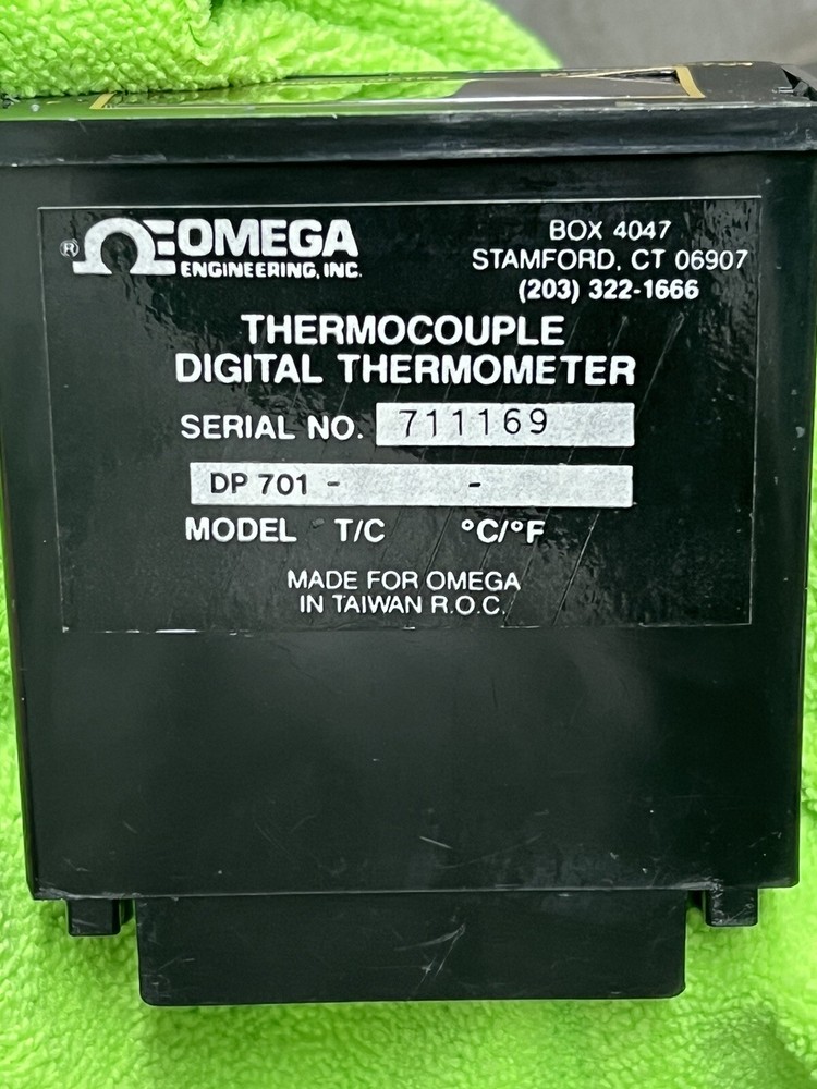 Omega DP701 Microcomputer digital Thermometer pre-owned