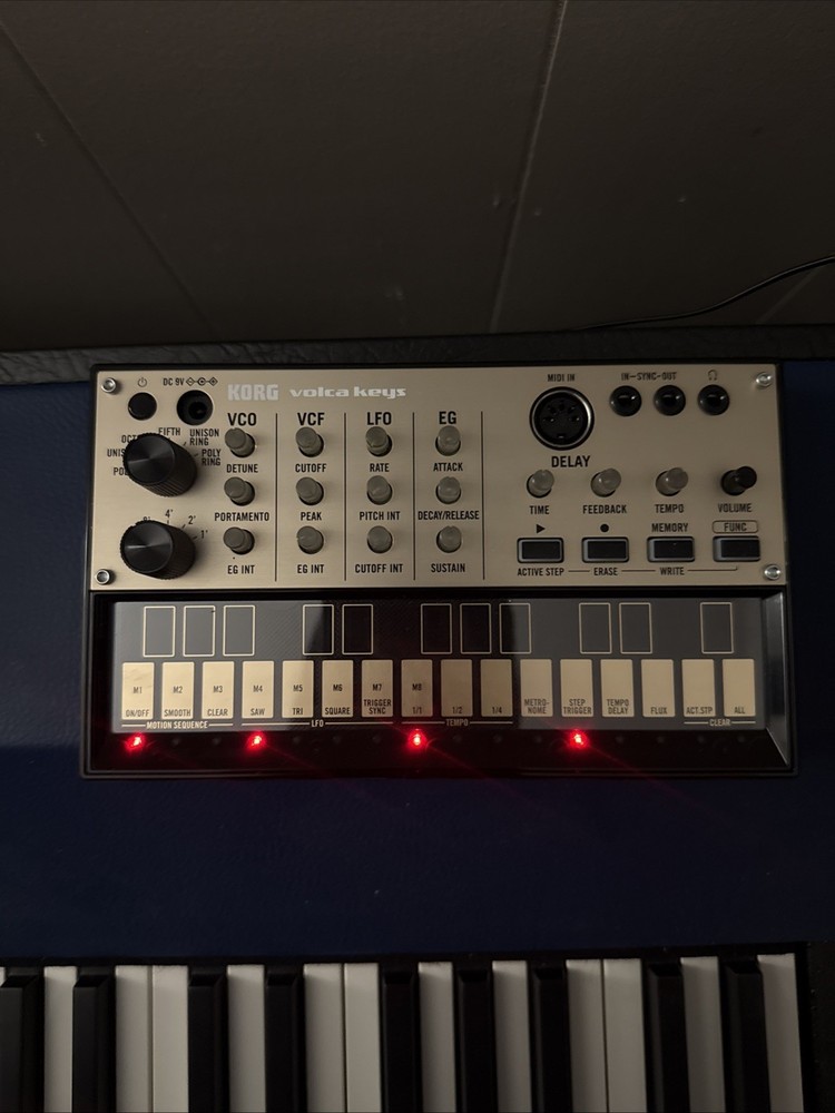 Korg Volca Keys Analogue Loop Synthesizer Sequencer