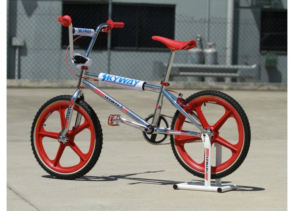 SKYWAY Stolz Stand White