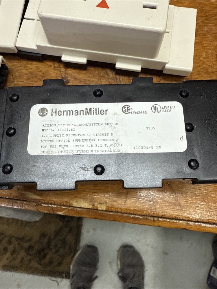 Herman Miller receptacles (58 ) LOT.