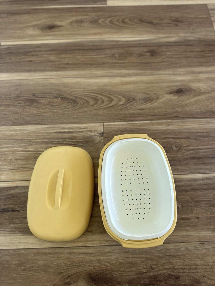 2 Vintage tubberware storage/strainer