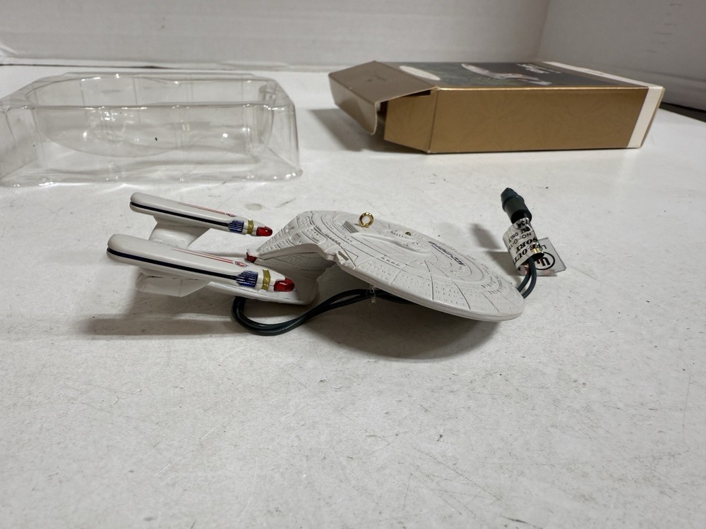 Hallmark Keepsake Magic Star Trek The Next Generation U.S.S.Enterprise 1993