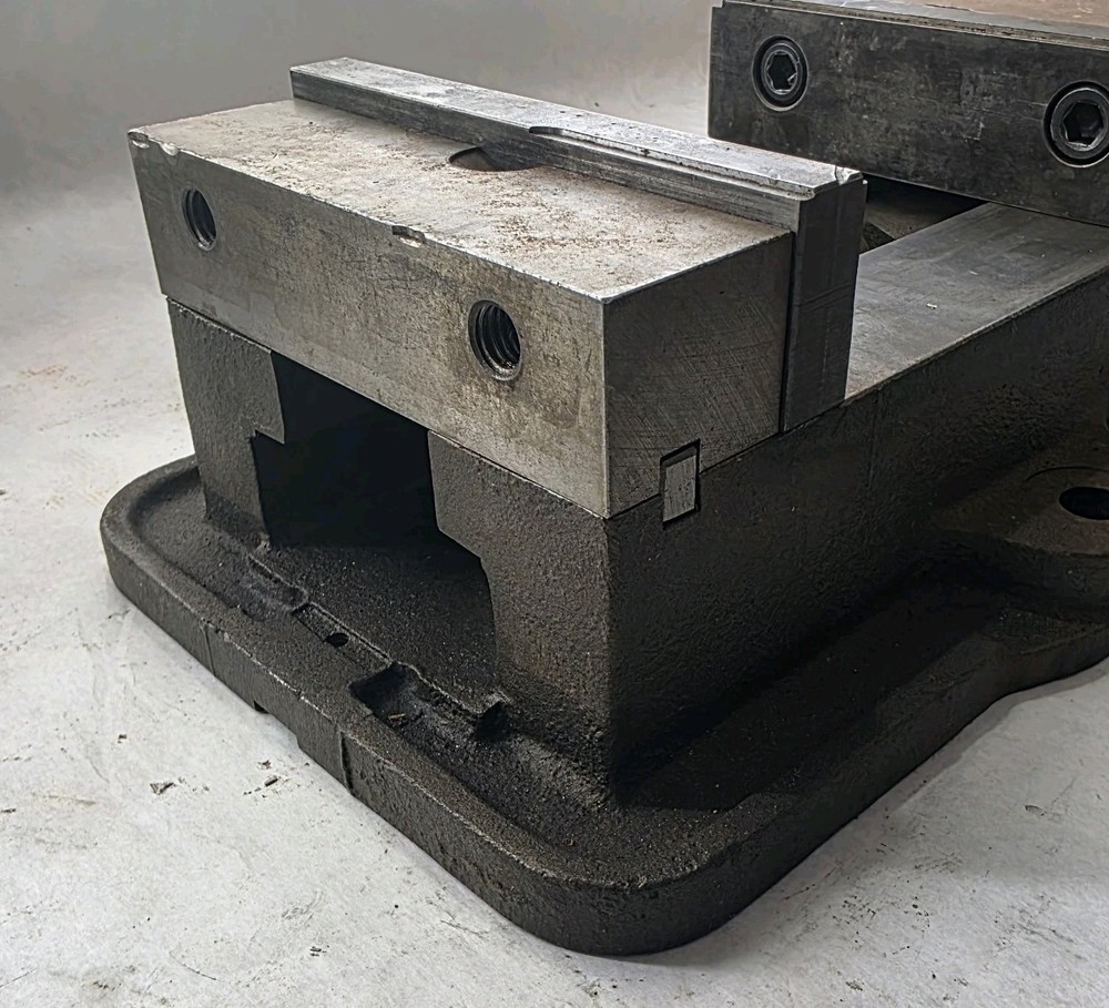 KURT ANGLOCK 6" MILLING MACHINE VISE - NO HANDLE - D-60