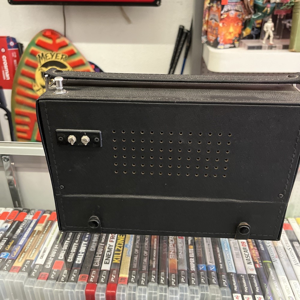 Philco 12 Transistor Solid State Model QT-96 BK Radio