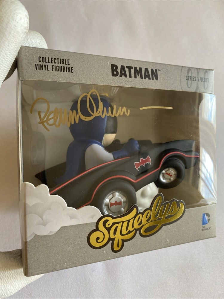 Hallmark NYCC Comic Con Exclusive BATMAN BATMOBILE SQUEELYS VINYL 2016 SIGNED