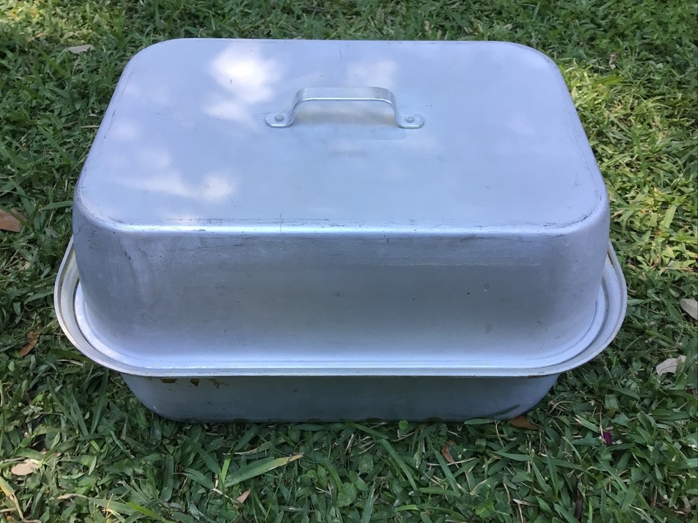 wear-sever roaster. mid century. alumium. heavy duty bottom. insert EUC