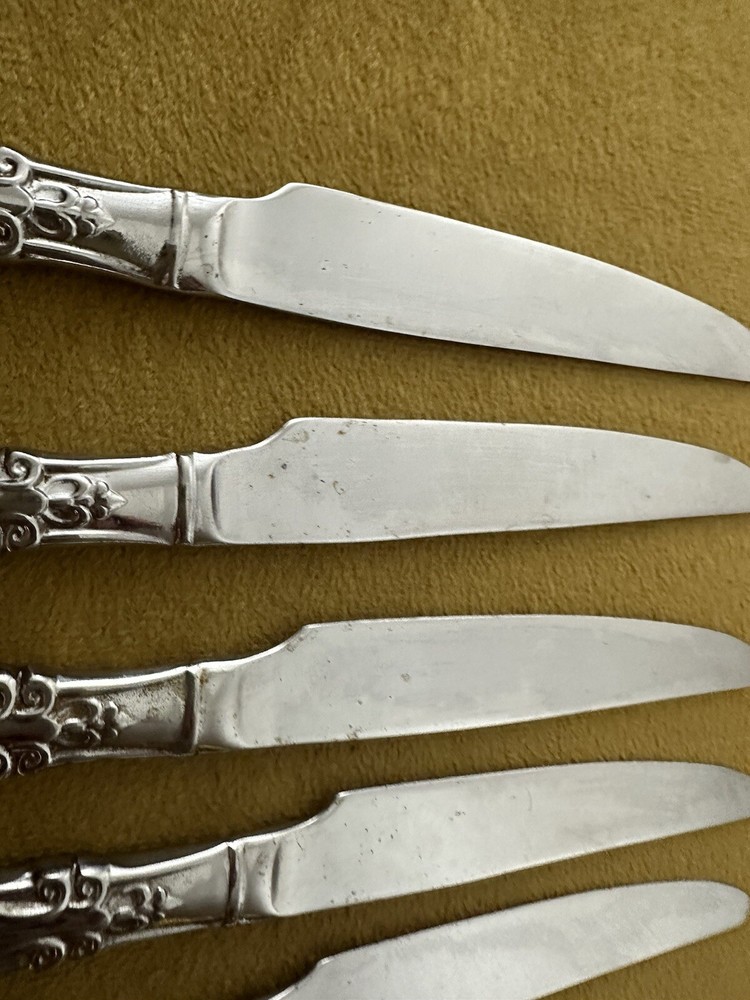 Wallace 1810 Stainless Peacock Pattern (8) Dinner Knives - (blade Flaws)