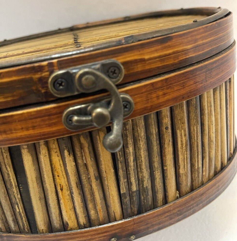 VINTAGE WOOD & BAMBOO STORAGE CHEST WITH LATCH & HINGE