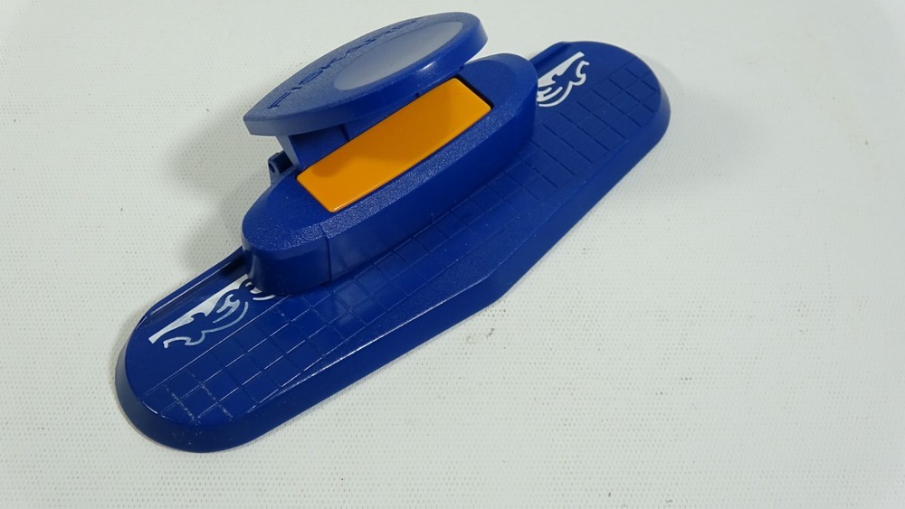 2" Fiskars Scroll Wave Paper Punch