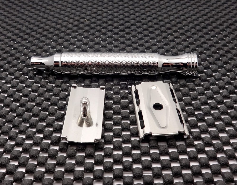 Vintage 1965 Gillette Tech DE Safety Razor Head W/ Solid Stainless Handle MINT!