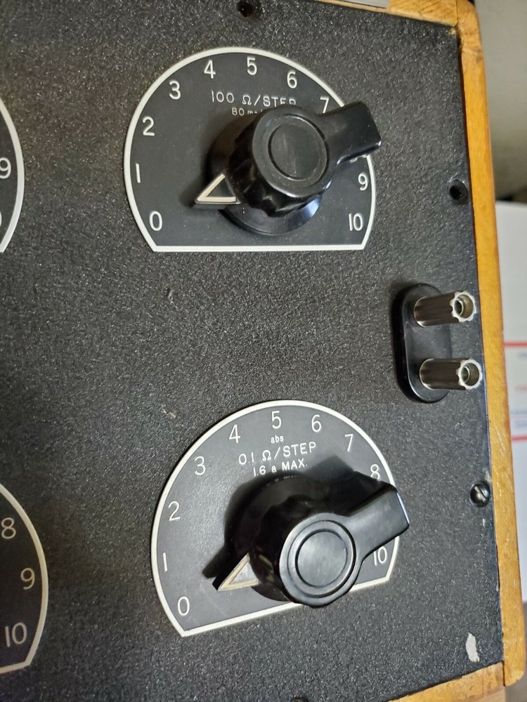 Decade Resistor 6 -Dials 0.1 ohm/step - 10k ohm/step