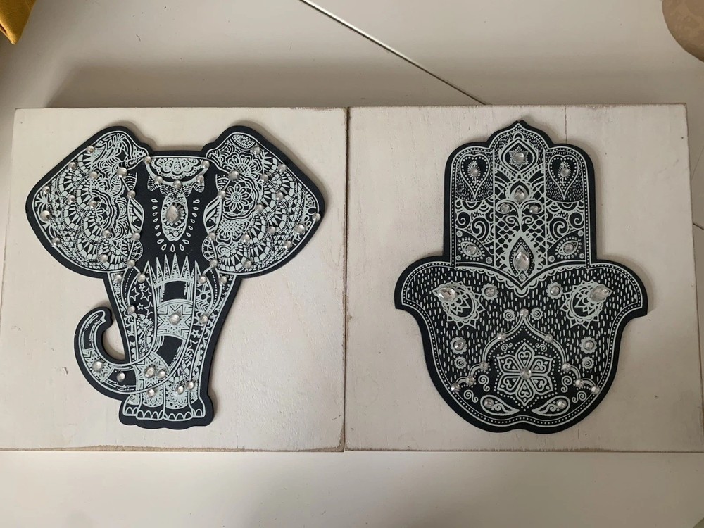 2x Pictures Elephant And Hand