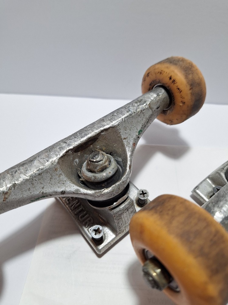 Vintage Venture Skateboad Trucks & Wheels