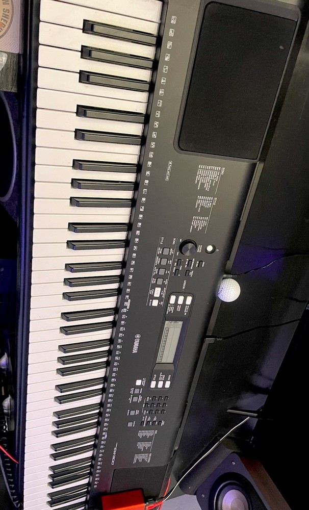Yamaha EW300 76-Key Electronic Keyboard Black Built-in Speaker