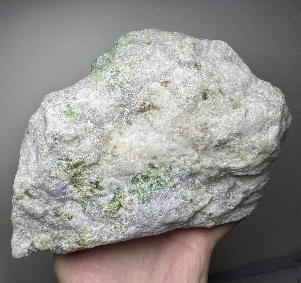 2935 Gr. Fluorescent Hackmanite W/ Sodalite, Fluorapatite, Phlogopite, Unknown