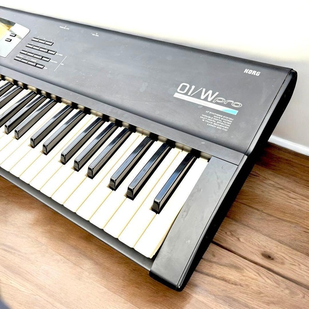 KORG 01 W FD Music Workstation Synthesizer