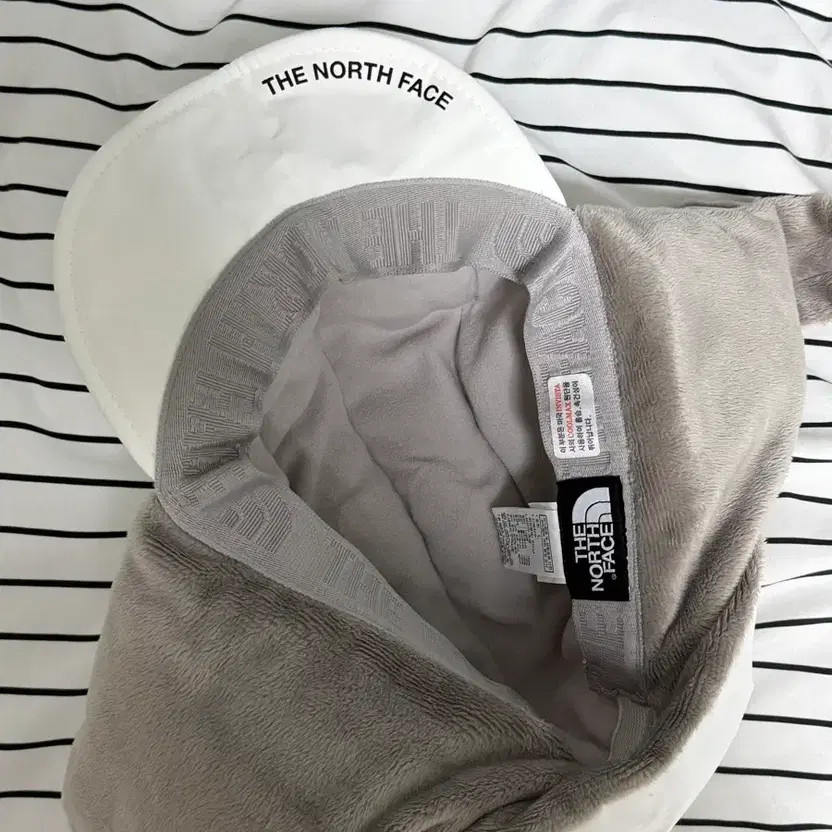 Limited Edition North Face White Gore-Tex Earmuff L