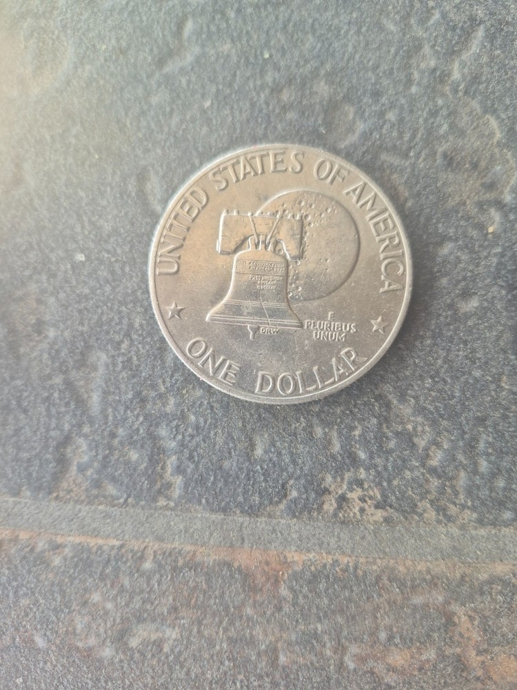 BICENTENNIAL SILVER DOLLAR **RARE**NO MINT MARK**