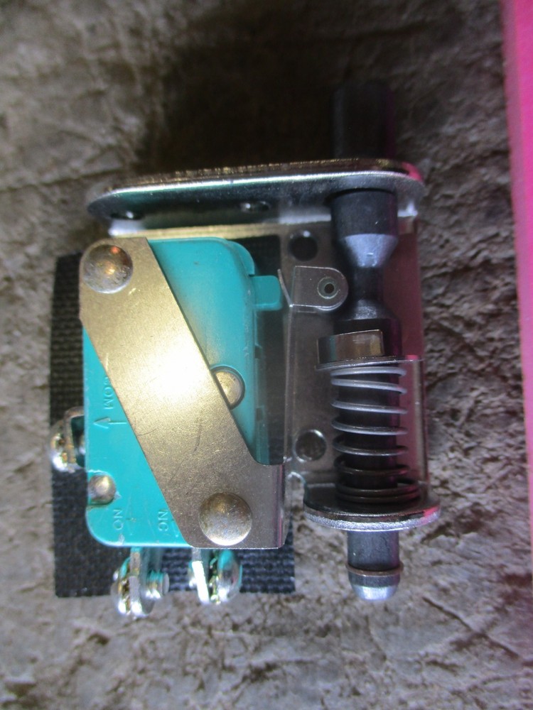 NOS Micro Switch 2AC59, MS 16106-1, 01-324-2367