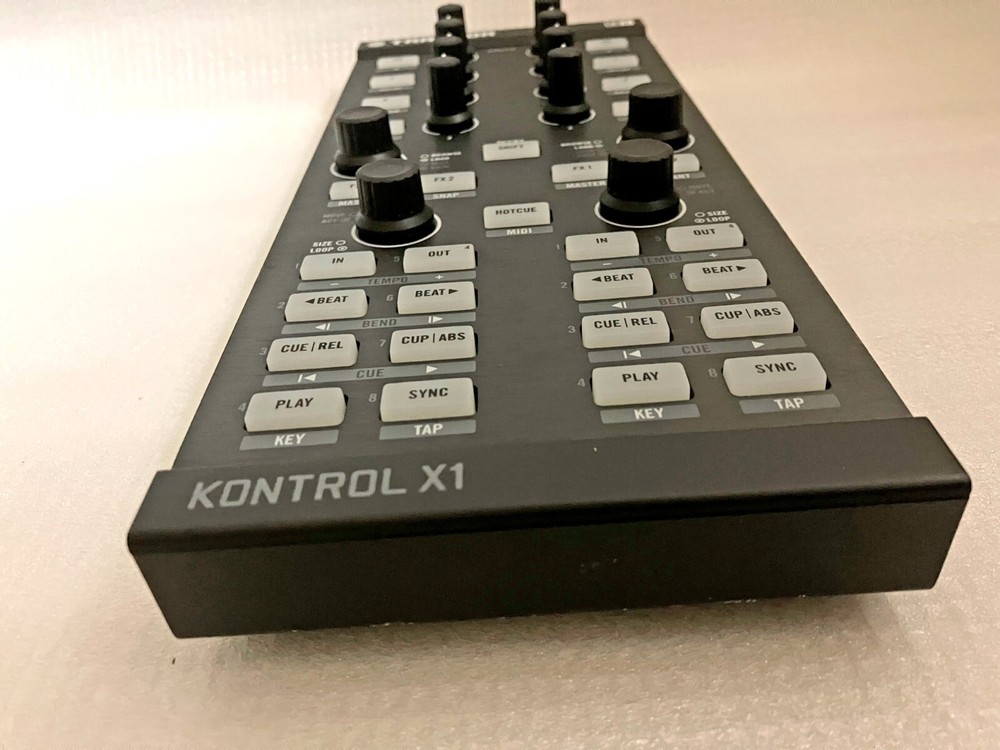 Native Instruments TRAKTOR KONTROL X1 MK1 Decks & Effects DJ Controller