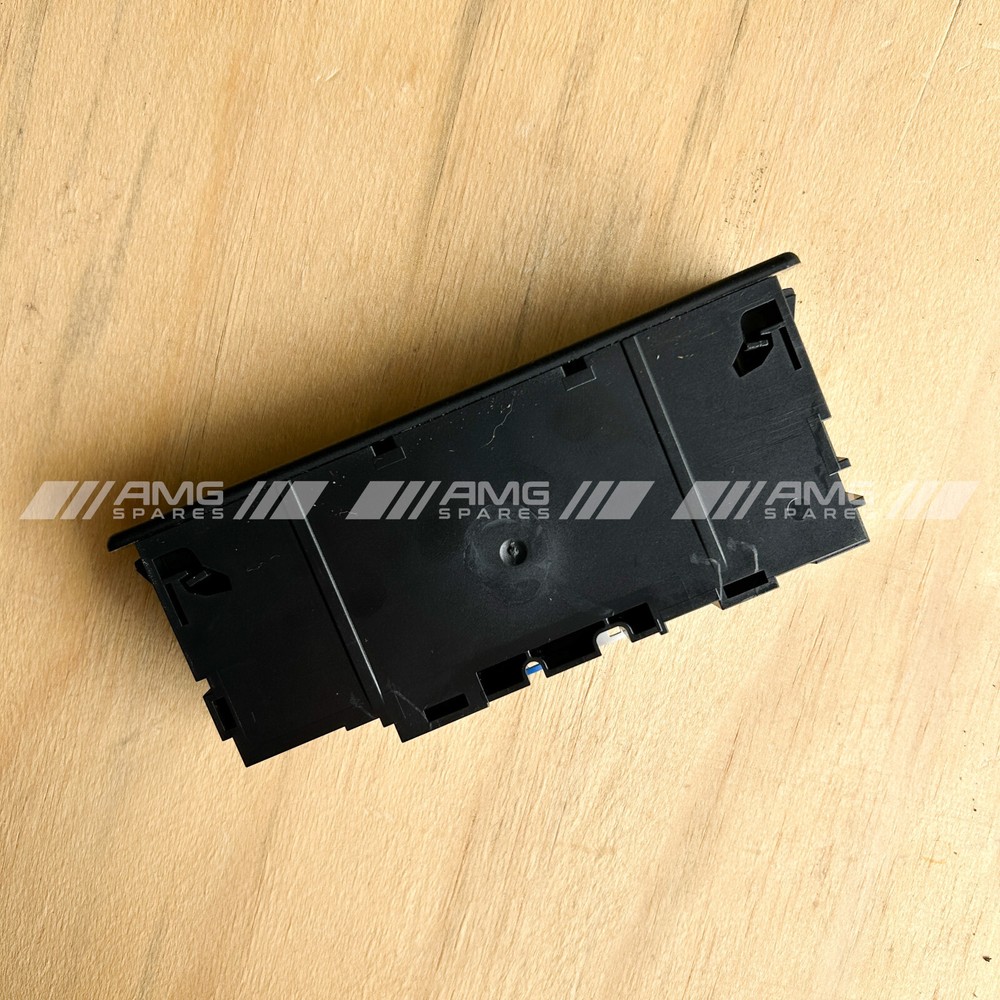 Genuine Mercedes OEM card reader USB connection module unit socket A2138200400